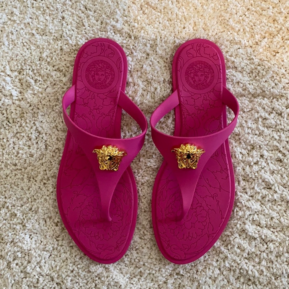 NEW. Versace Medusa Palazzo Thong Sandal. Size 40.